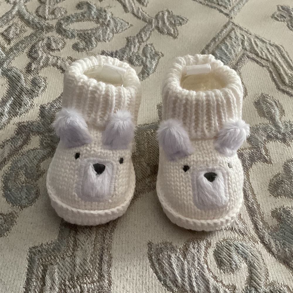 Brand New!! Baby knit booties